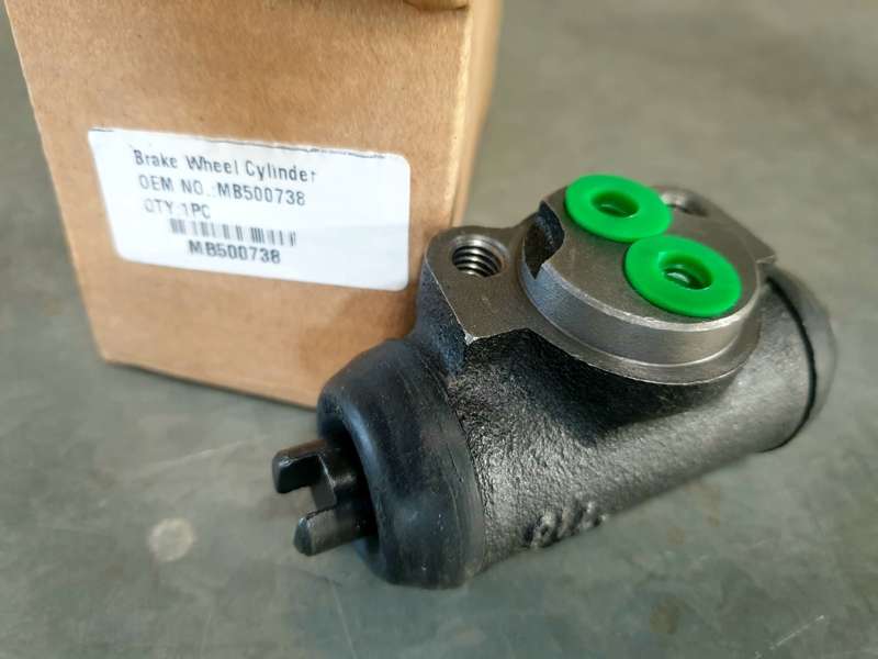 Rear Axle Left And Right Brake Wheel Cylinder, (BID PER PIECE) !!!