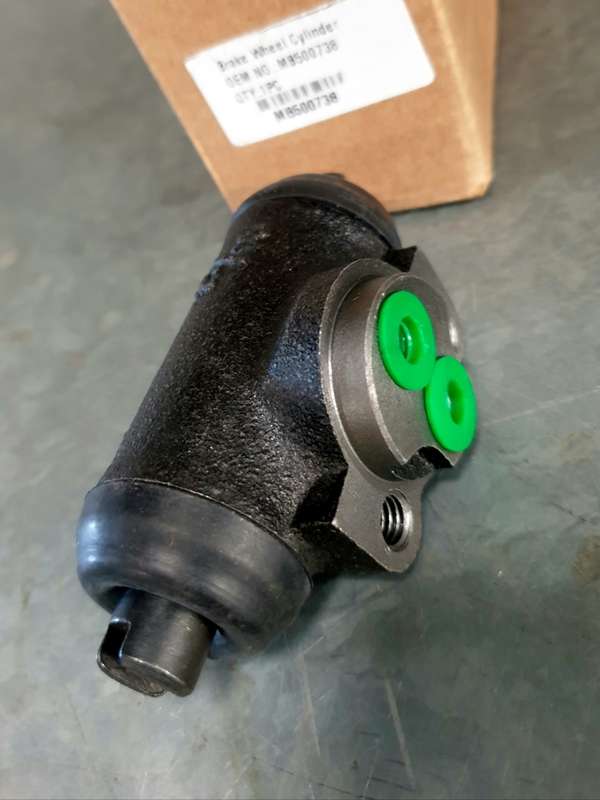 Rear Axle Left And Right Brake Wheel Cylinder, (BID PER PIECE) !!!