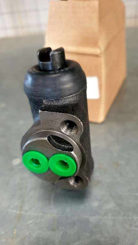 Rear Axle Left And Right Brake Wheel Cylinder, (BID PER PIECE) !!!