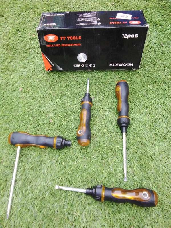 Reverseable Ratchet Screw Driver (BID PER PIECE)!!!