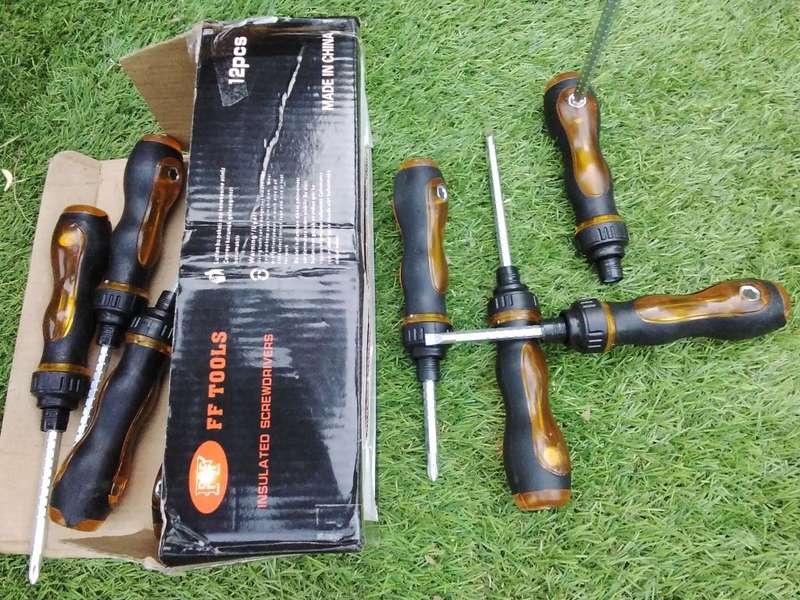Reverseable Ratchet Screw Driver (BID PER PIECE)!!!