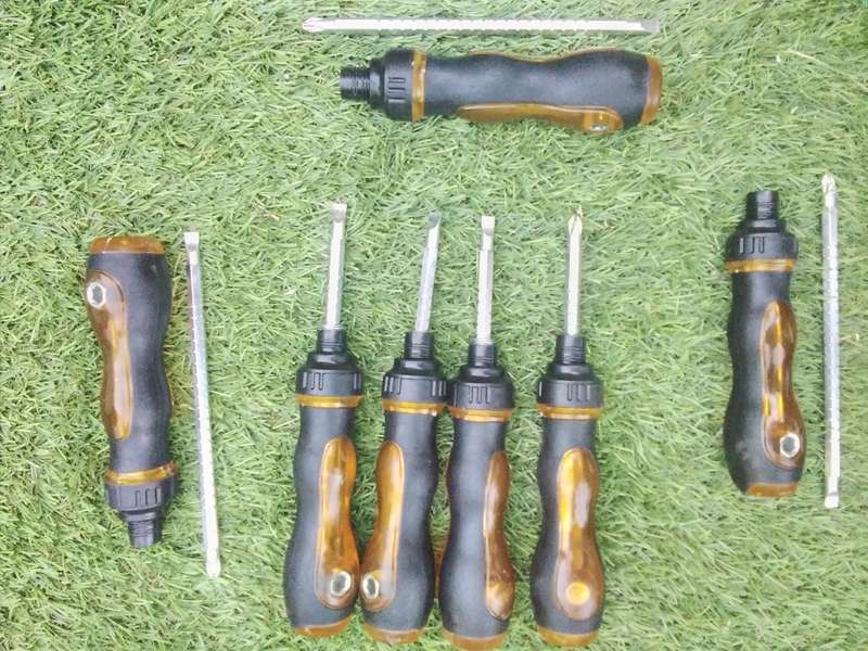 Reverseable Ratchet Screw Driver (BID PER PIECE)!!!