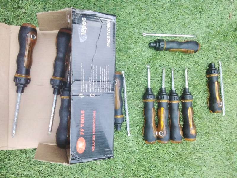 Reverseable Ratchet Screw Driver (BID PER PIECE)!!!