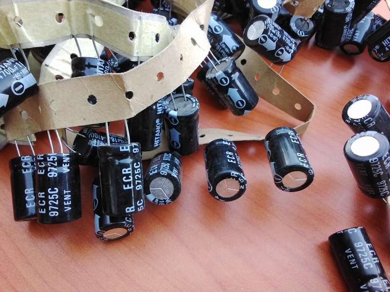 4700 uF 16 VDC Aluminium Radial Electrolytic Capacitors (BID PER CAPACITOR)!!!