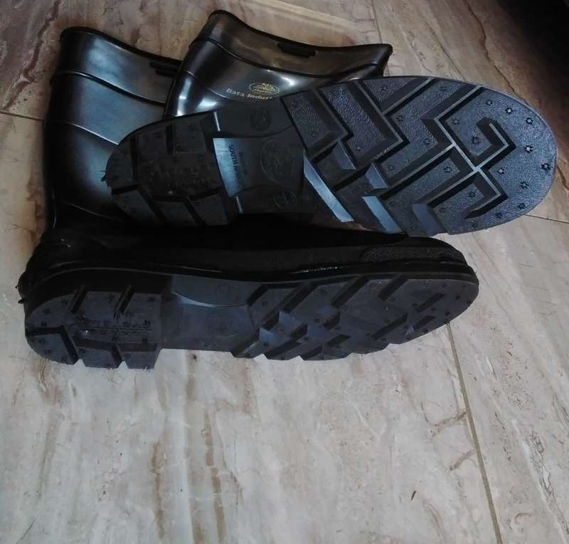 UNUSED BATA Gum Boots, Sizes 10 Only (BID PER PAIR)!!!