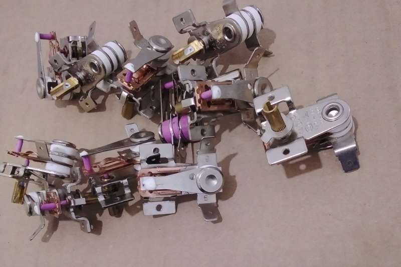Bimetallic, 16A Adjustable 90 Degree Temperature Switch KTD-200  (BID PER PIECE)!!!