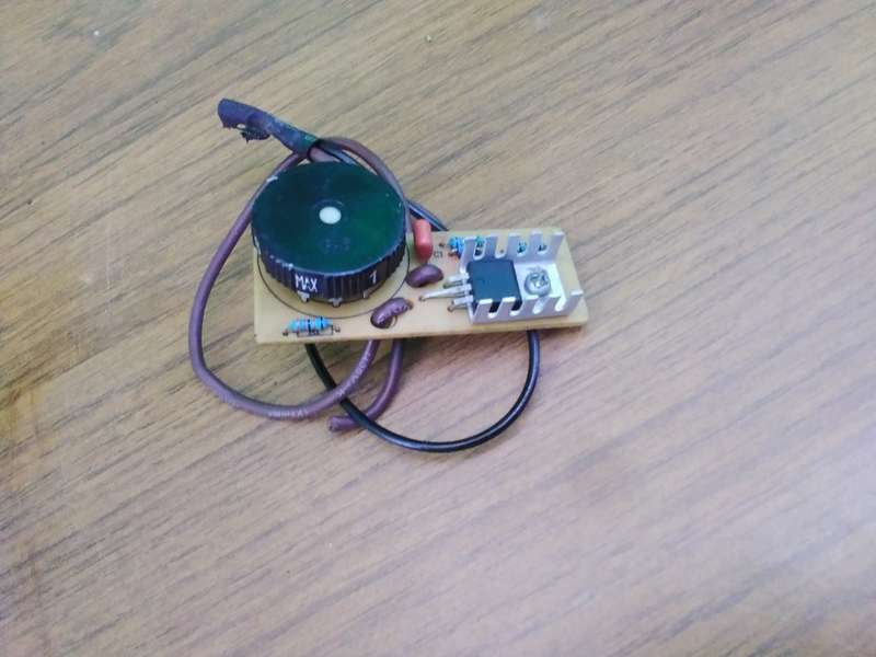 Linear Voltage Regulator (L7815CV). BID PER PIECE - not the whole tube !!!