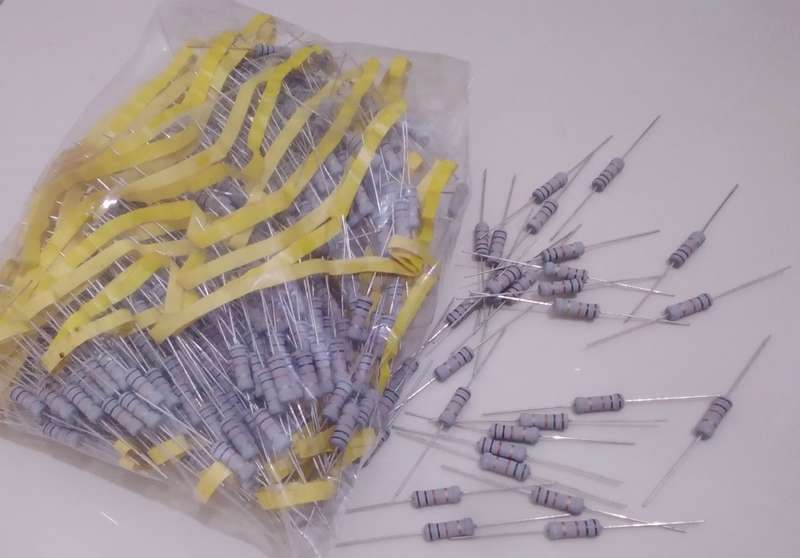 UNUSED...Metal Oxide Resistors. No given Specs By Manufacturer (Bid Per Pack Of 100x)!!!