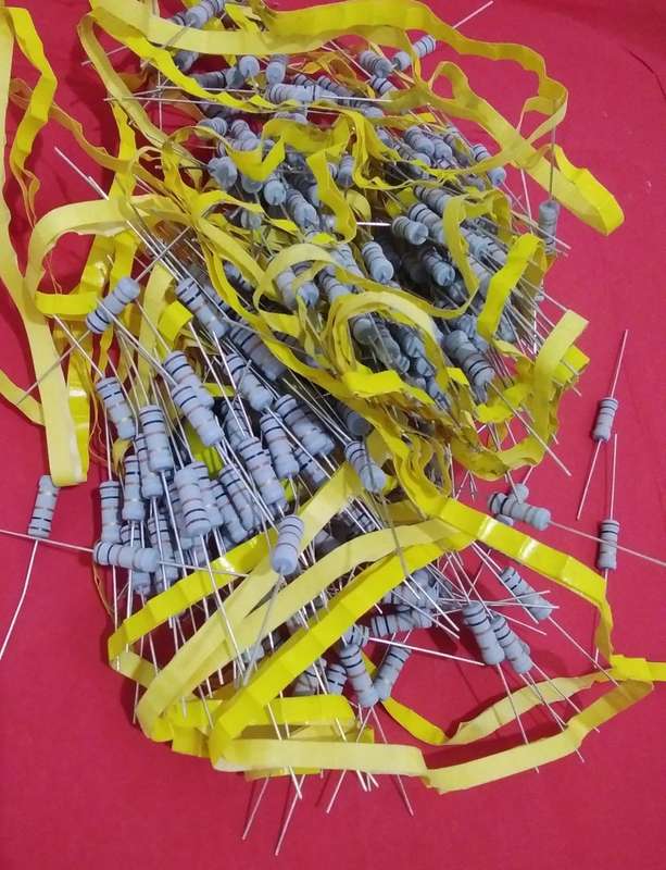 UNUSED...Metal Oxide Resistors. No given Specs By Manufacturer (Bid Per Pack Of 100x)!!!