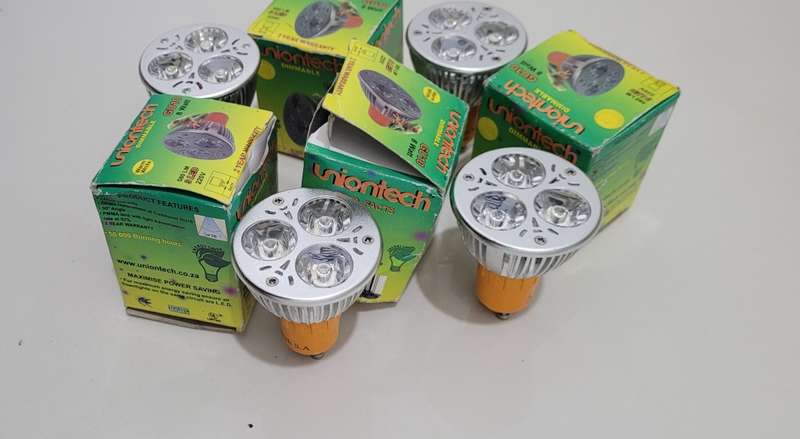 DIMMABLE UNIONTECH 8w LED Downlights GU 10 (BID PER LOT)!!