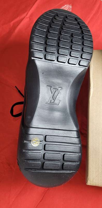 LAST PAIR - Louis Vuitton (Paris) Archlight High-End Men`s Sneakers SA 9.5 / 44 EU (NO BOX)