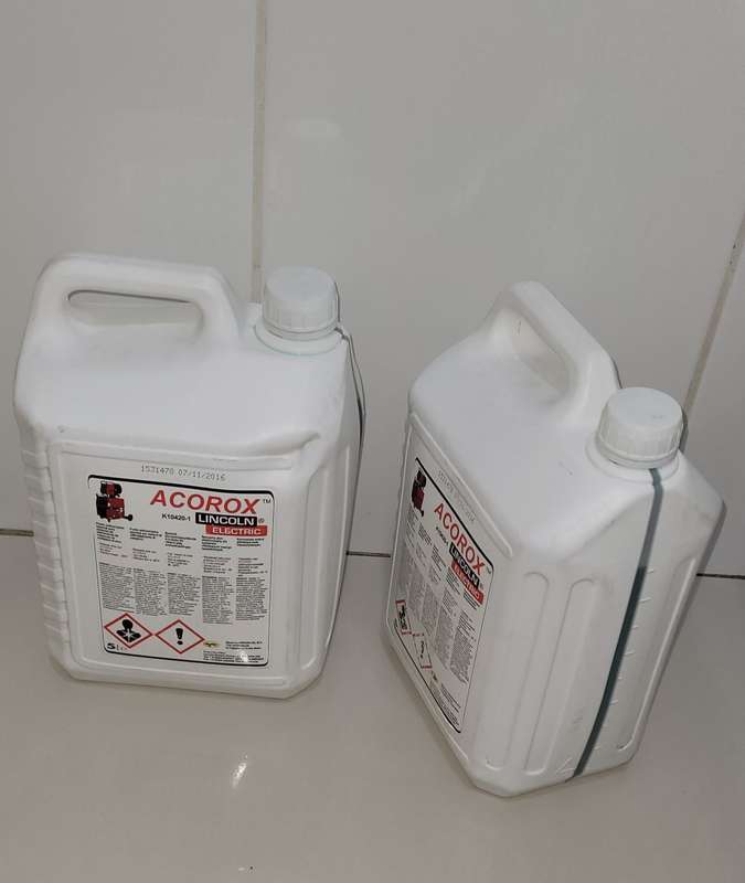UNUSED LINCOLN ELECTRIC Coolant For Welder ACOROX. (Slow Leak Around The Cap) BID PER 5L Container