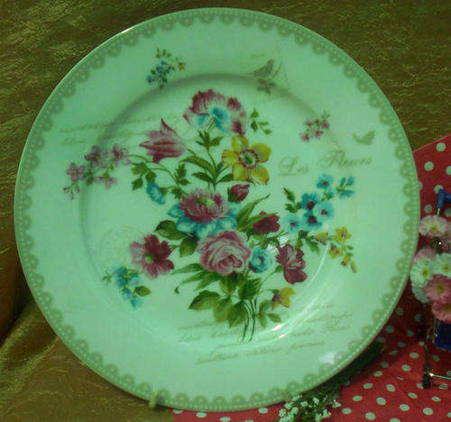 Beautiful JARDIN SECRET Dinner Plate