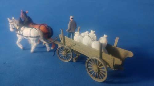 Preiser Farm wagon with sacks