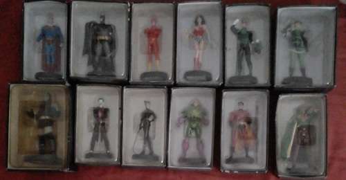 12 DC comic figurines