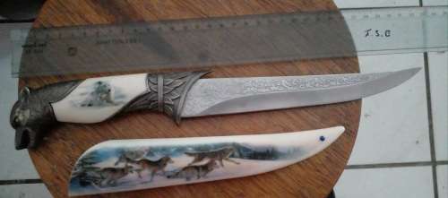 Decorative wolf knife