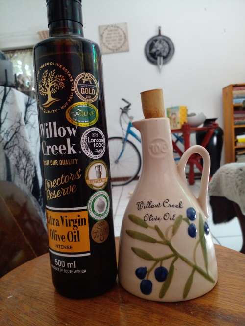500ml Willow Creek Olive oil with a 350ml ceramic Willow Creek olive oil decanter