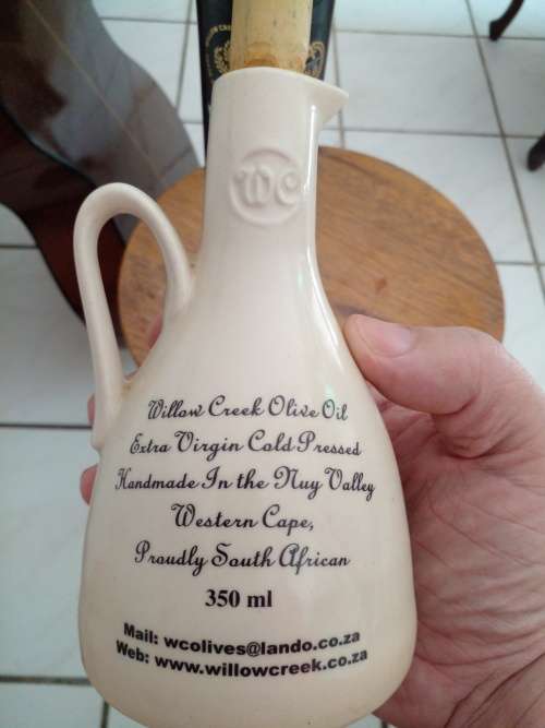 500ml Willow Creek Olive oil with a 350ml ceramic Willow Creek olive oil decanter