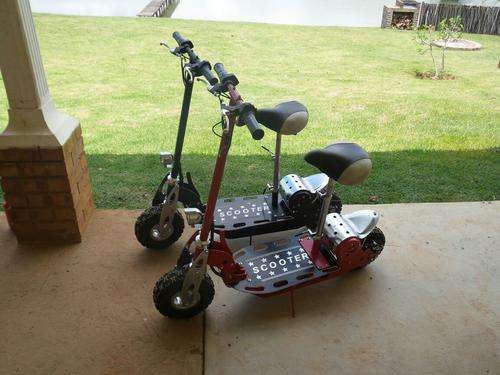 2 x 800W Electric Scooter Red and black