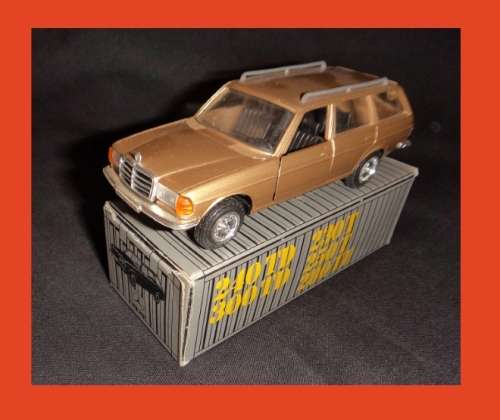 Die Cast Conrad 3065/3060 Gold Metallic Mercedes Benz Station Wagon