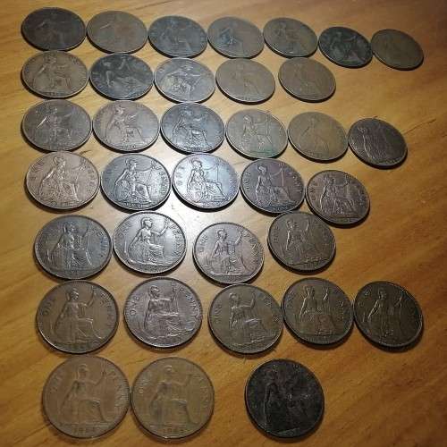 A Collection of 35 UK pennies from 1907-1965, 1 x penny from late 1800s