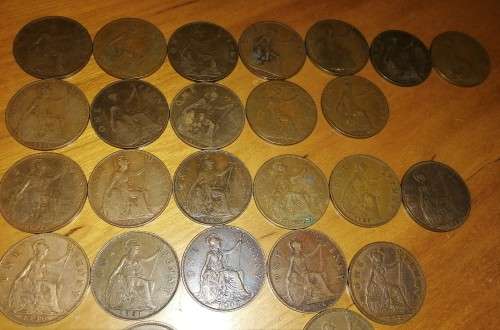 A Collection of 35 UK pennies from 1907-1965, 1 x penny from late 1800s