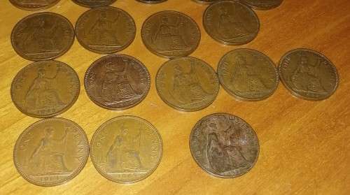 A Collection of 35 UK pennies from 1907-1965, 1 x penny from late 1800s