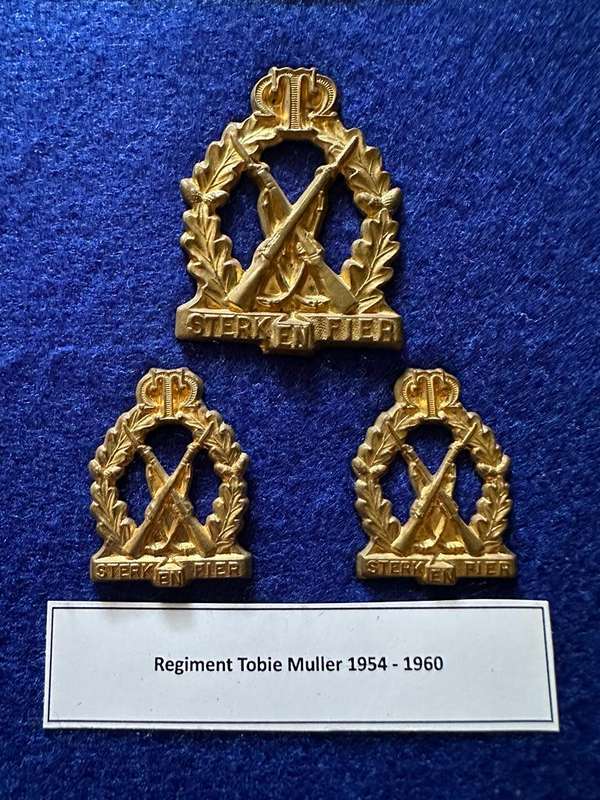 Regiment Tobie Muller 1954-1960, Cap Badge and Set of Collar Badges