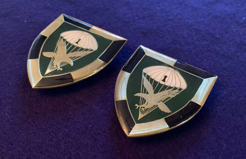 SADF 1 Parachute Regiment Metal Shoulder Flashes (Pair) - 2nd Issue (1980s to 1988)