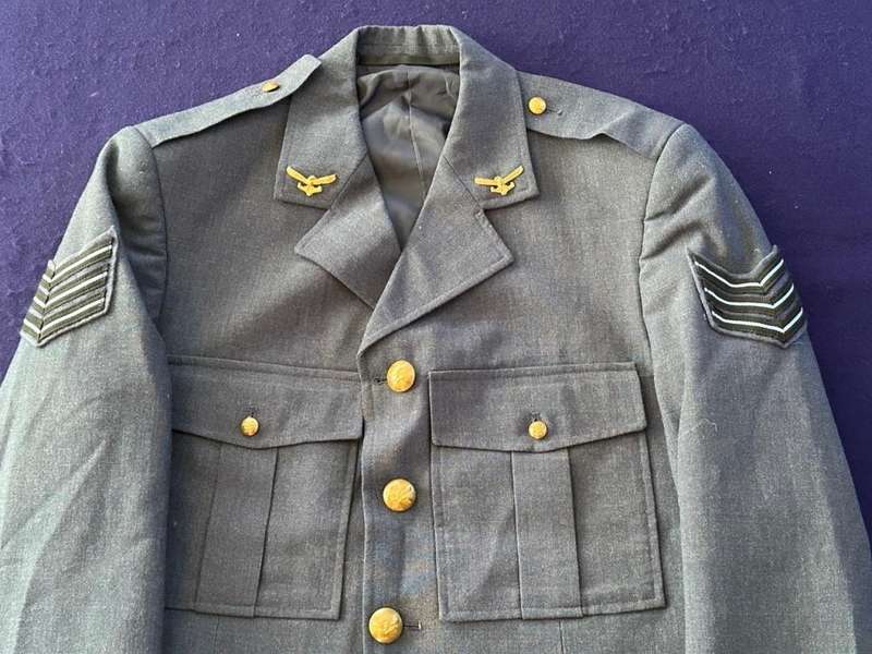 SAAF Airforce Tunic Complete with Rank of Sergeant, Manufactured 1981 by VEKA BEPERK