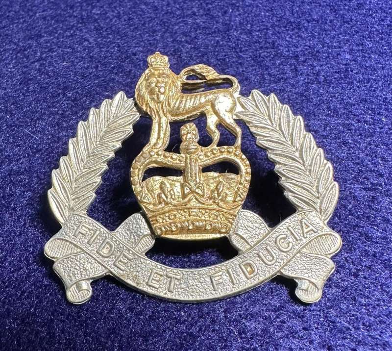 Rhodesian QC Pay Corps - Cap Badge and Set of Collars - Variant 1