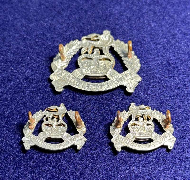 Rhodesian QC Pay Corps - Cap Badge and Set of Collars - Variant 1