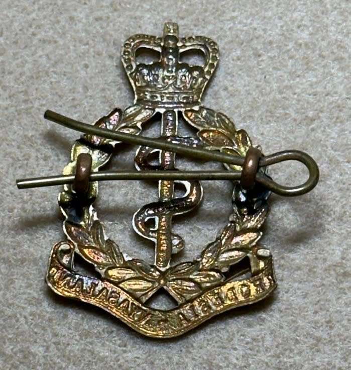 Rhodesian Medical Corps - QC CAP BADGE