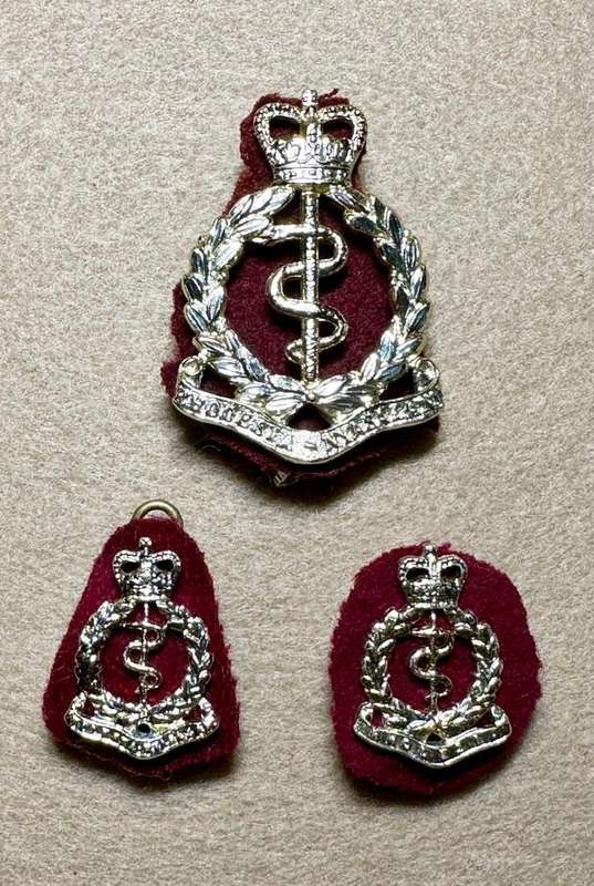 Rhodesian Medical Corps - QC - SET ANNODISED CAP AND COLLARS ON FLASH
