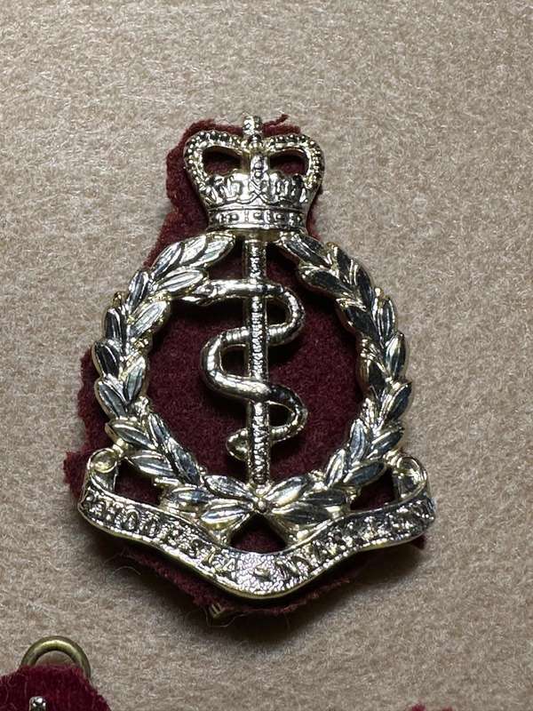 Rhodesian Medical Corps - QC - SET ANNODISED CAP AND COLLARS ON FLASH