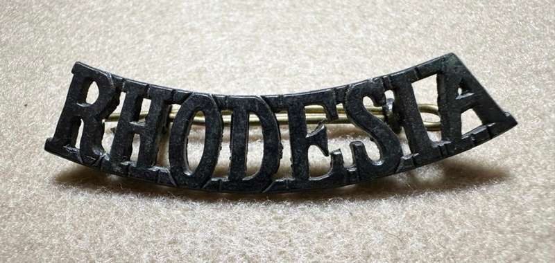 Rhodesian Medical Corps - CURVED RHODESIA METAL SHOULDER TITLE