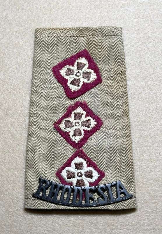 Rhodesian Medical Corps - CAPTAINS WITH RHODESIA METAL SHOULDER TITLE METAL SLIP ON WW2