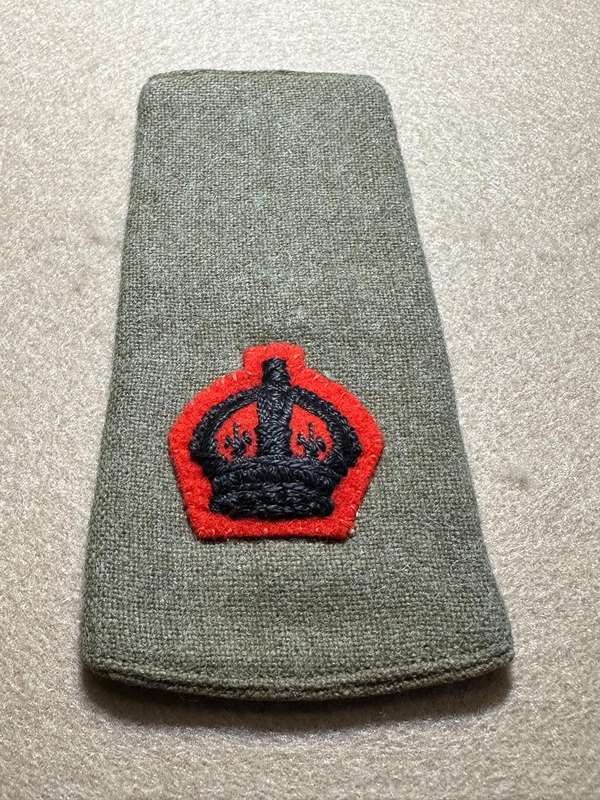 Rhodesian Forces - SINGLE MAJOR RANK BOARDS/SLIP ONS WW2 WITH RED BACKING