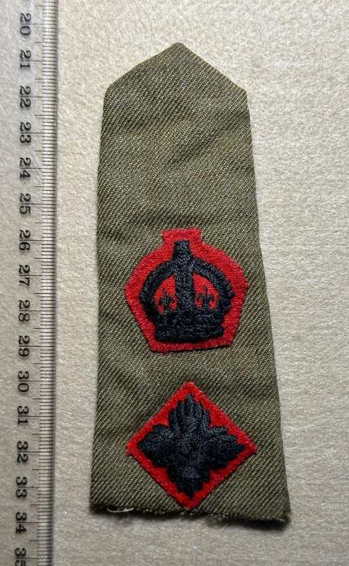 Rhodesian Forces - SINGLE SLIP ON LT COL WW2 WITH RED BACKING