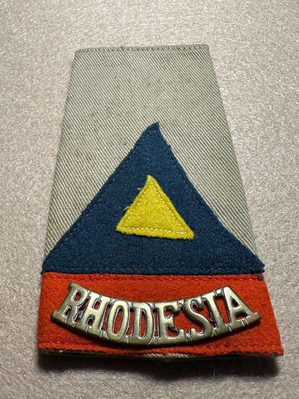 Rhodesian Forces - SINGLE SA 6TH ARM DIV WITH RHODESIAN METAL TITLES SLIP ON