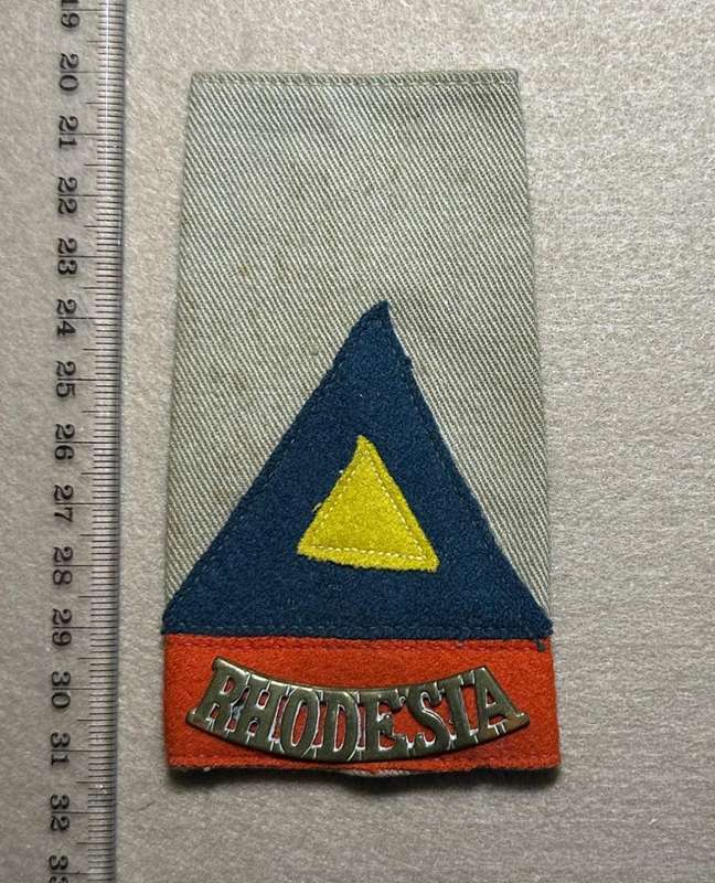 Rhodesian Forces - SINGLE SA 6TH ARM DIV WITH RHODESIAN METAL TITLES SLIP ON