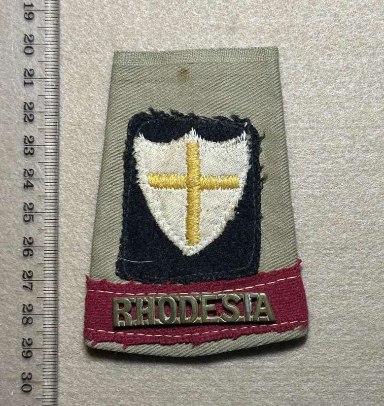 Rhodesian Forces - SINGLE SLIPS ONS RHODESIA WITH 8TH ARMY NORTH AFRICA WITH METAL TITLE ON RED BACK