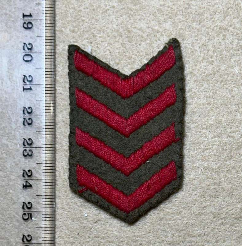 Rhodesian Forces - CLOTH BADGE FOR SENIOR SERGEANT RED COTTON ON BROWN BACKING - VARIATION