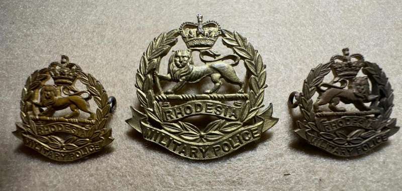 Rhodesia Corps of Military Police 1965-70 - Set of Cap Badge and Two Collars Brass - Variation 1