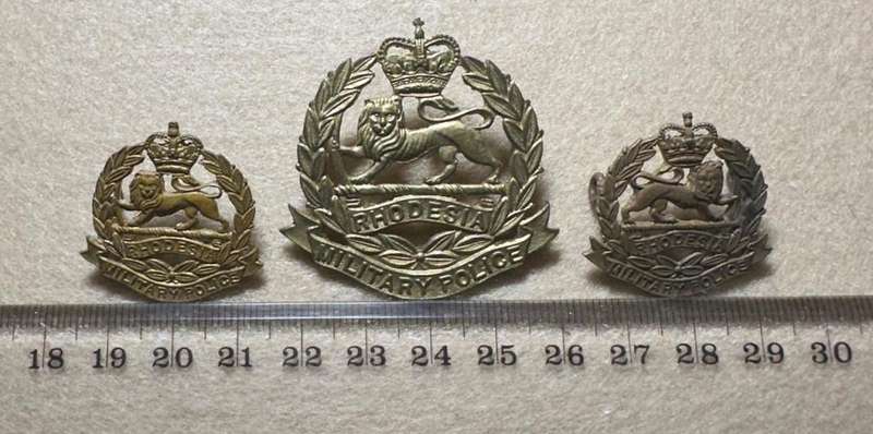 Rhodesia Corps of Military Police 1965-70 - Set of Cap Badge and Two Collars Brass - Variation 1