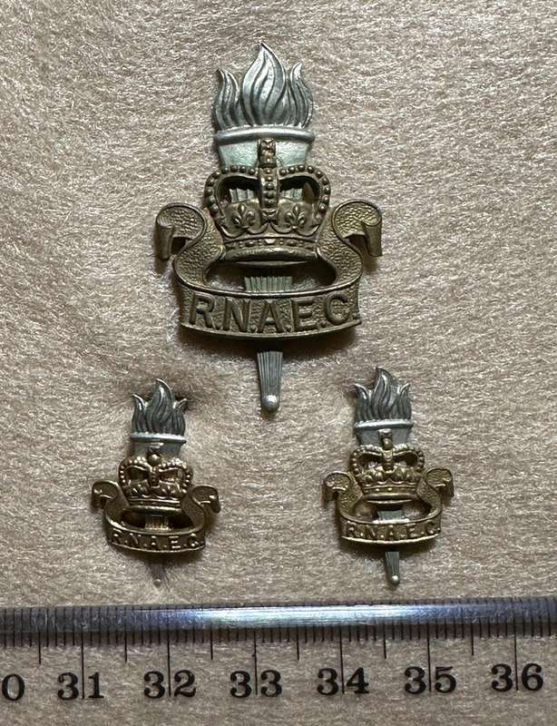 Rhodesia and Nyasaland Army Education Corps - SET BERET AND COLLAR BADGES METAL - 1956 - 1964