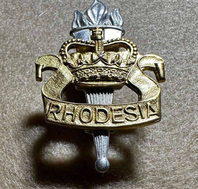 Rhodesian Educational Corps - SET BERET AND COLLAR BADGES METAL - QC