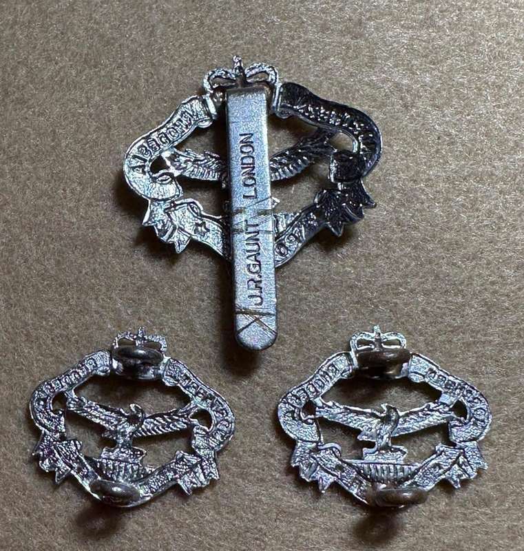 Northern Rhodesia Police - NRP -1 SET CAP AND TWO COLLARS QC, from JR GAUNT, LONDON