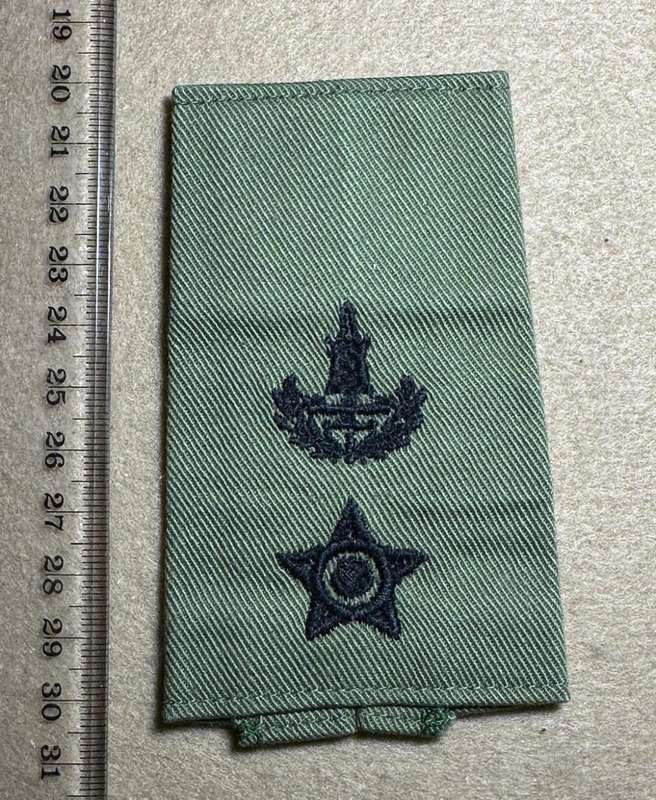Rhodesian Guard Force - OFFICERS RANK - SINGLE SLIP ON SENIOR COMMANDANT