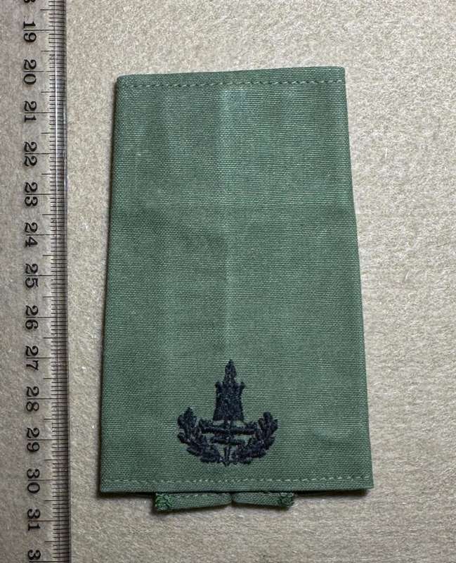 Rhodesian Guard Force - OFFICERS RANK - SINGLE SLIP ON COMMANDANT VARIATION